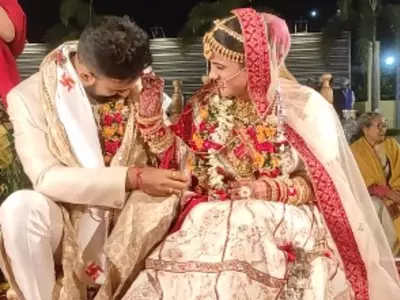 Viral Video Shows Shy Bride Putting A Sindoor On Her Groom's Forehead