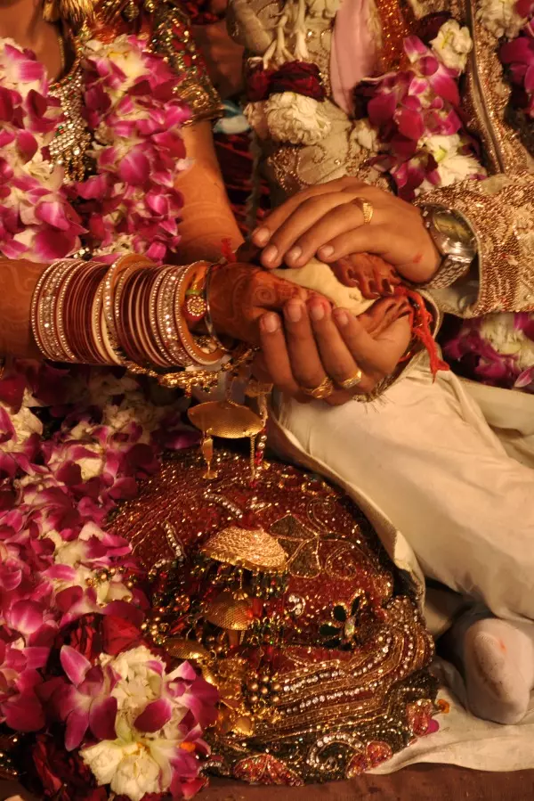 Runaway Bride Indian Version Looteri Dulhan Gang Preys On Desperate Runaway Bride Indian Version Looteri Dulhan Gang Preys On Desperate