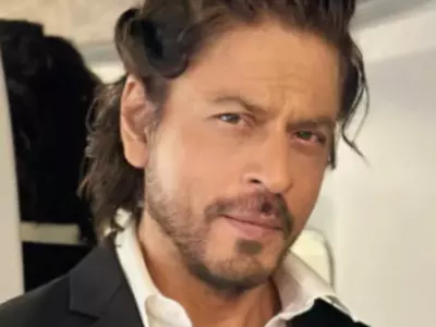 Did You Know Shah Rukh Khan Was The First Choice For Munna Bhai MBBS? Know Why He Opted Out