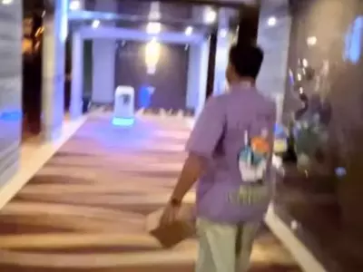 UP Influencer Gets A Robot Delivers Parcel To His Room In China