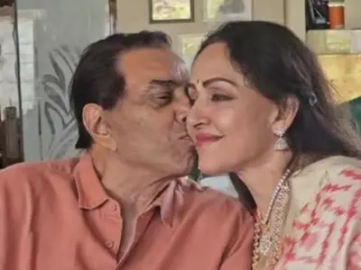 Sholay actor Dharmendra kisses Hema Malini