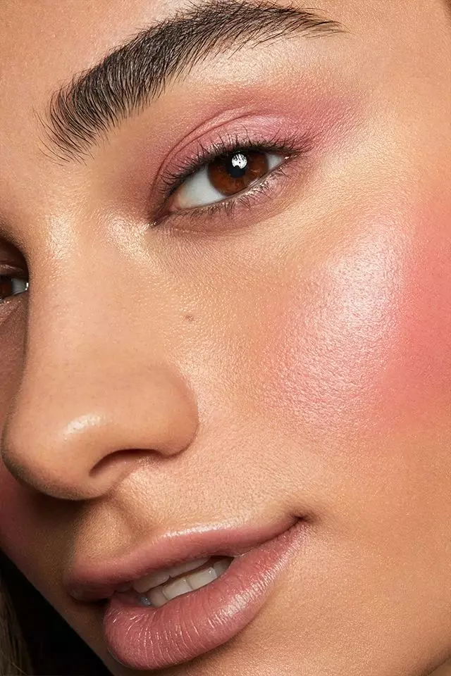 Makeup essentials for hot girl summer | Credit: X Makeup essentials for hot girl summer | Credit: X