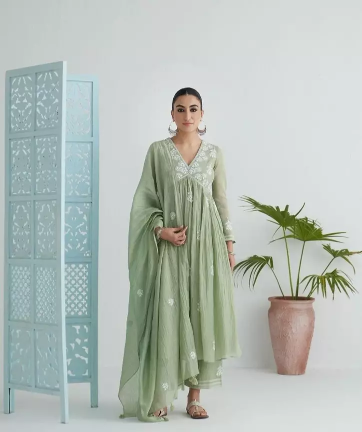 Monochrome for summers? Here's how you cano slay in this heat | Credit: X Monochrome for summers? Here's how you cano slay in this heat | Credit: X