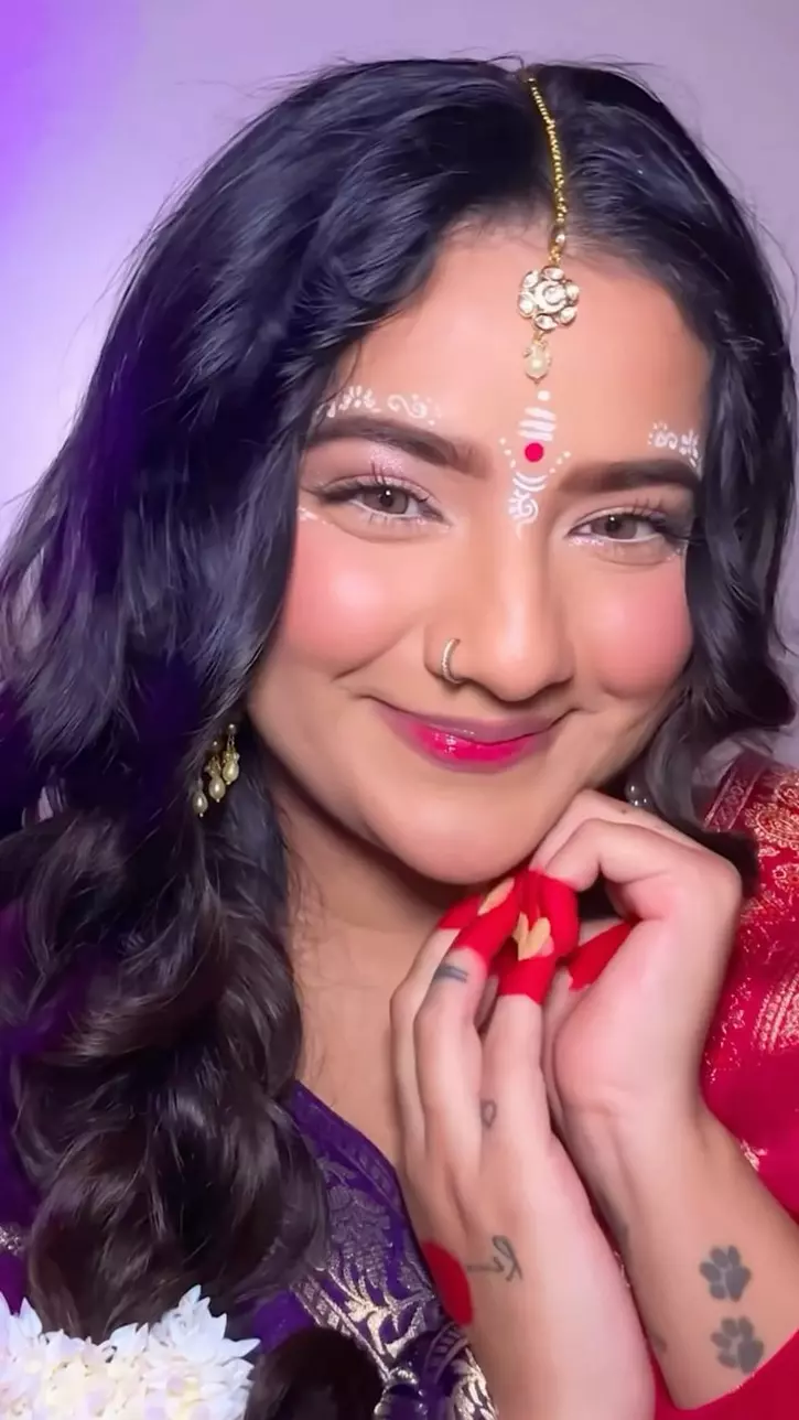 How to do Gopi makeup for Radha inspired look on Janmashtami| Credit: Instagram/mrunu How to do Gopi makeup for Radha inspired look on Janmashtami| Credit: Instagram/mrunu