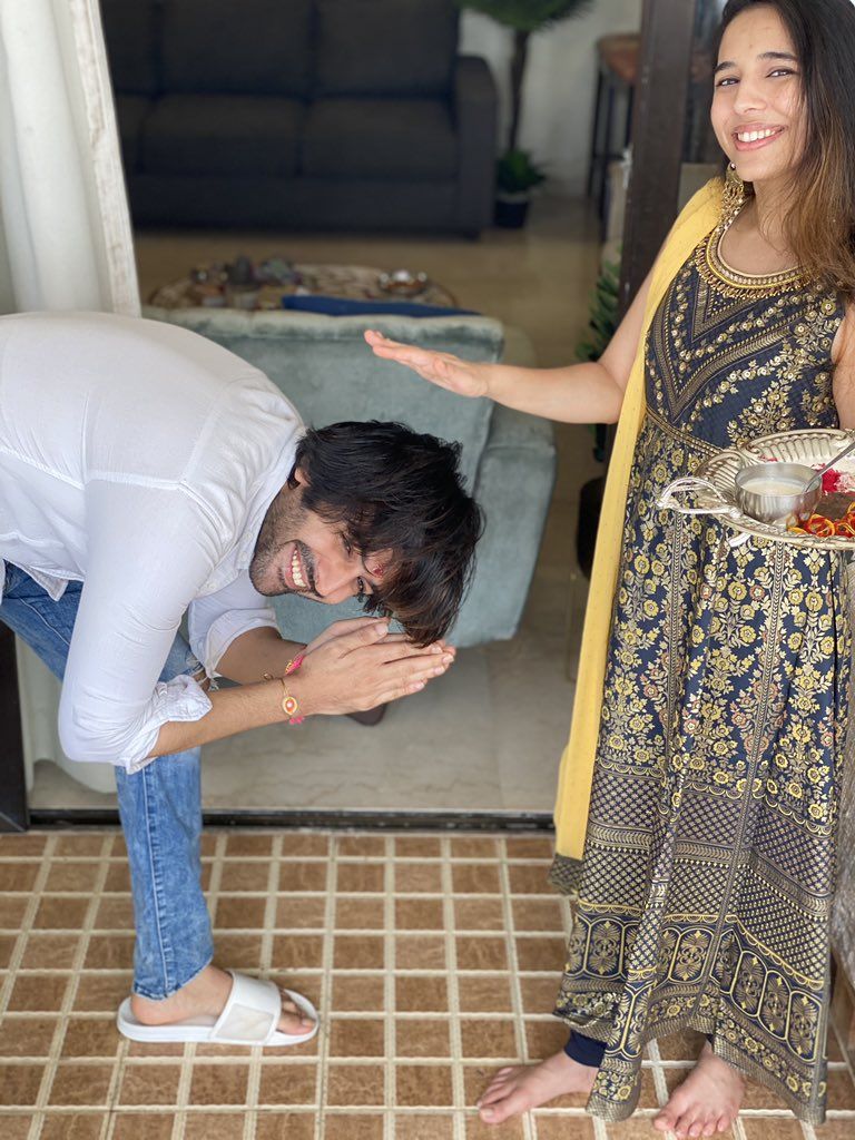 Use these Rakhi-worthy songs to level up your Instagram game | Credit: Instagram/kartikaaryan