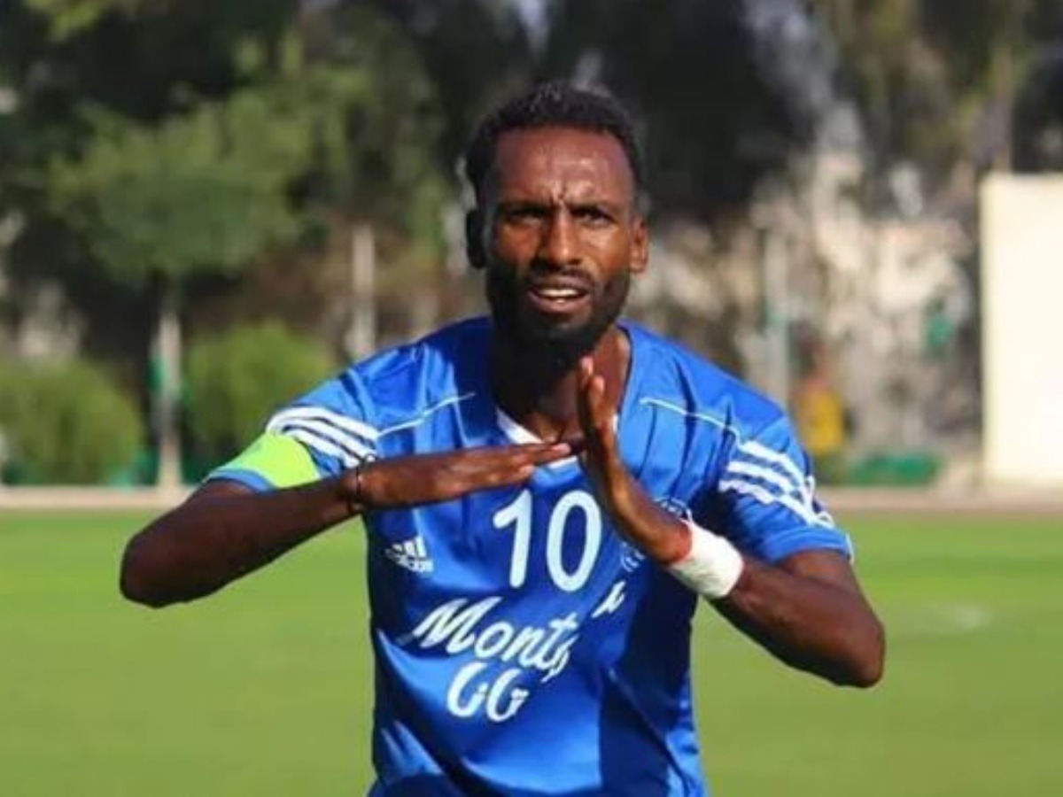 Palestinian Pelé' Suleiman al-Obeid killed in Israeli attack in southern  Gaza; fans mourn his death