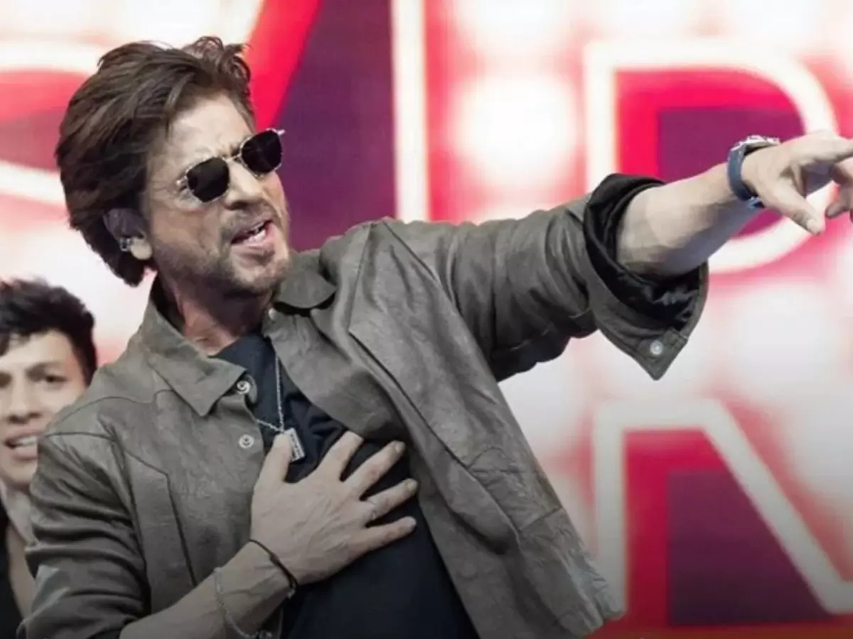 Watch: Shocking video exposes Shah Rukh Khan being ignored by crowd at Dubai  event—'The crowd