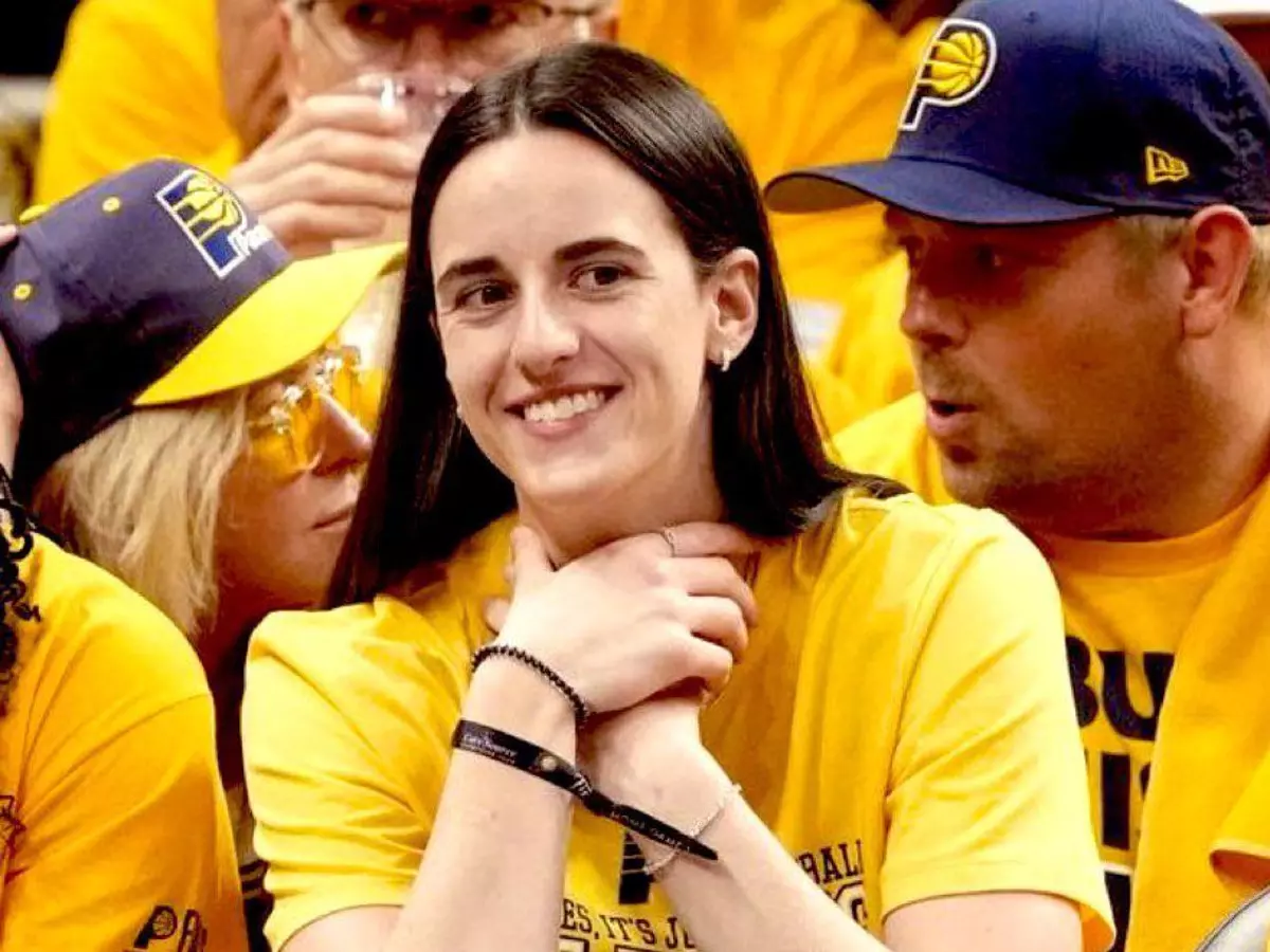 Caitlin Clark¡¯s 'choke' taunt during Pacers' game 3 goes viral | Credit: Reddit Caitlin Clark¡¯s 'choke' taunt during Pacers' game 3 goes viral | Credit: Reddit
