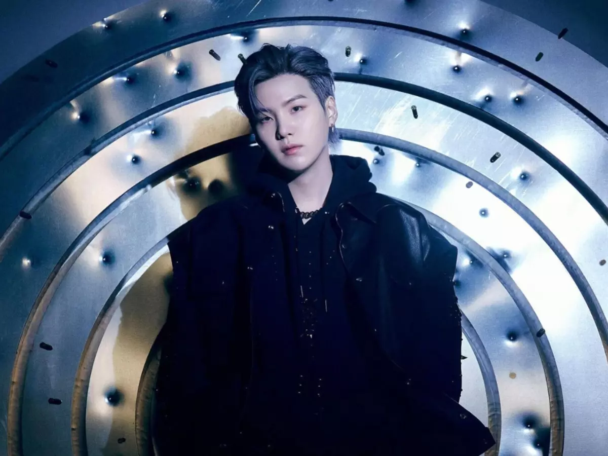 SUGA completes service early, BTS now fully reunited SUGA completes service early, BTS now fully reunited
