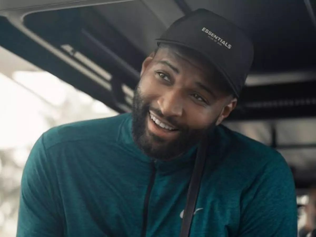 Ex-NBA Star DeMarcus Cousins Pelted With Drinks, Fights Fans in Wild Scene Ex-NBA Star DeMarcus Cousins Pelted With Drinks, Fights Fans in Wild Scene
