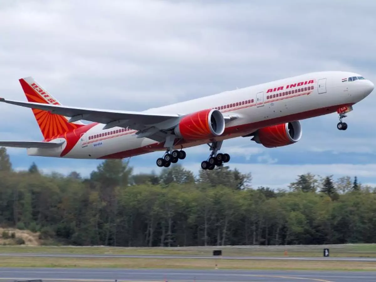 Air India: Passengers fall ill, cabin crew collapses at 35,000 feet | Credit: X | @ArenaJet Air India: Passengers fall ill, cabin crew collapses at 35,000 feet | Credit: X | @ArenaJet