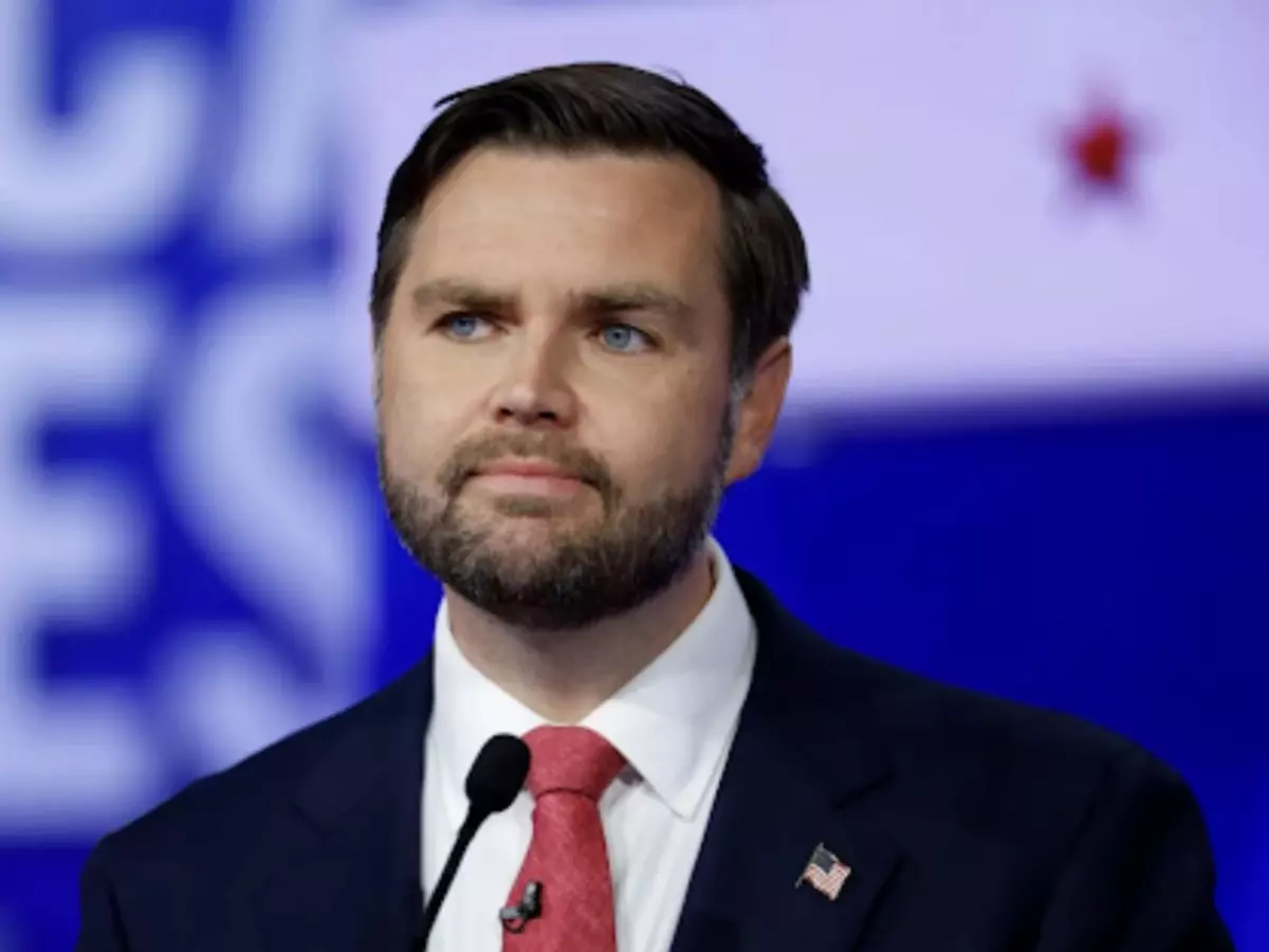 J.D. Vance vows to deport Derek Guy for mocking his fashion; here¡¯s what we know Indiatimes