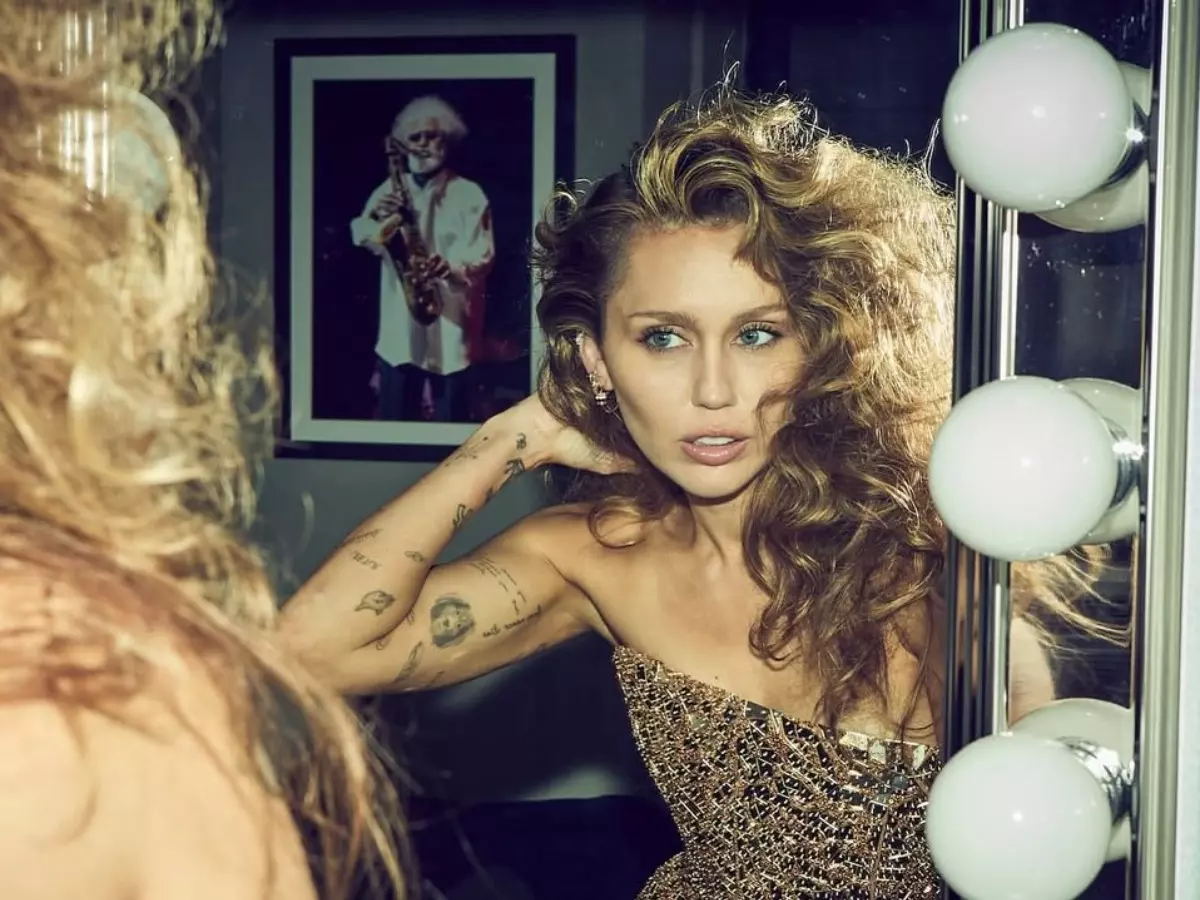 Viral video shows Miley Cyrus being yelled at Viral video shows Miley Cyrus being yelled at