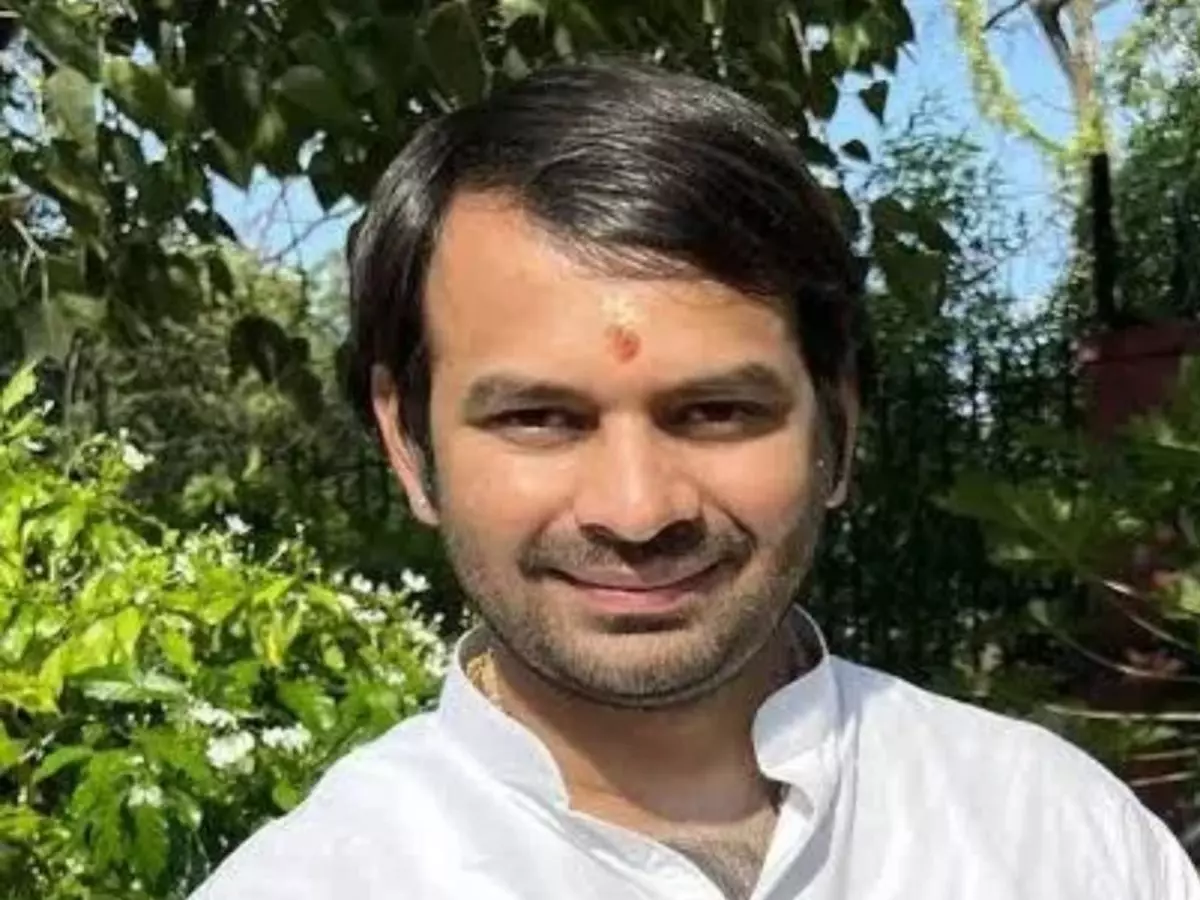 Tej Pratap Yadav appeals to parents after expulsion from RJD and family, as personal allegations & party rift come to light Indiatimes