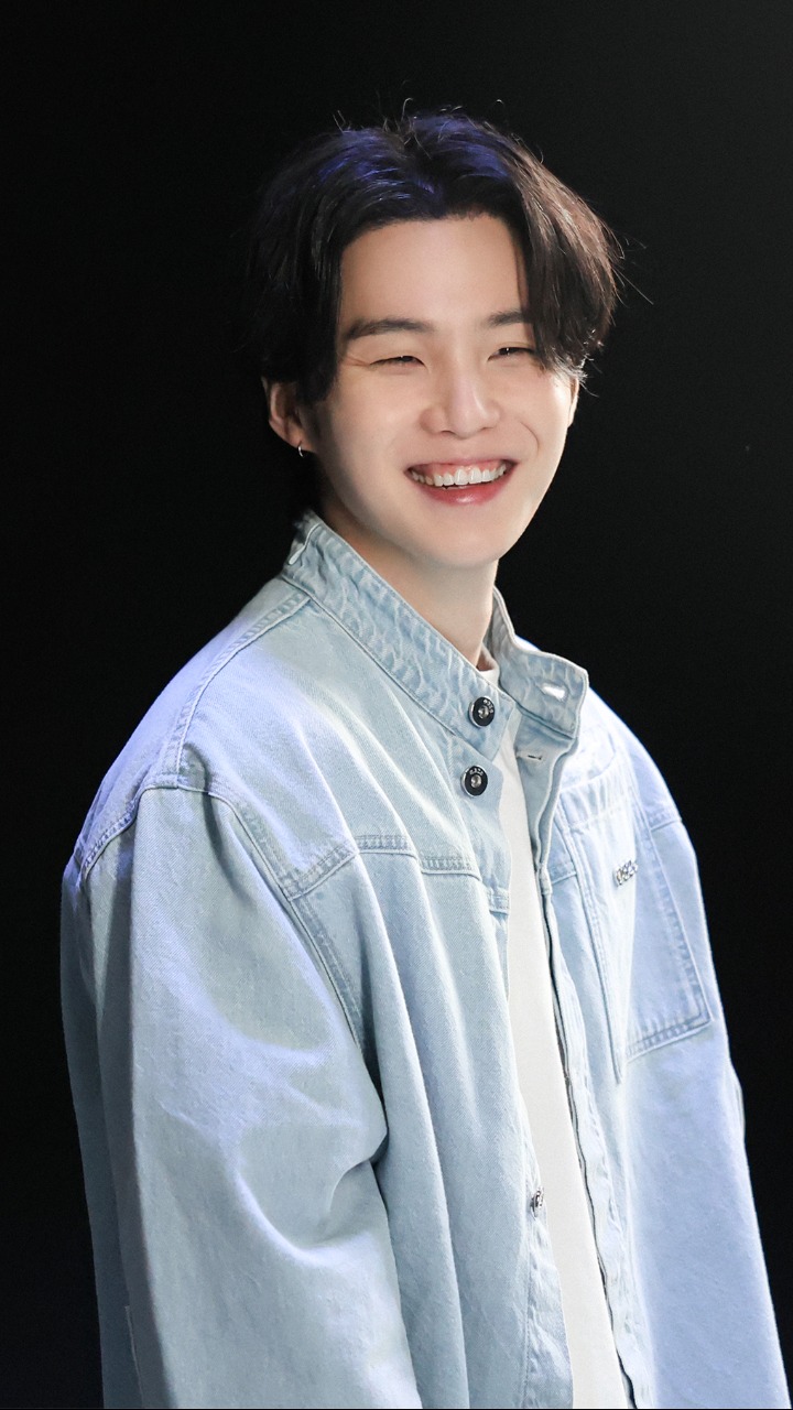 BTS　SUGA　写真 Happy Yoongi Day! Times BTS' SUGA used his musical magic for other