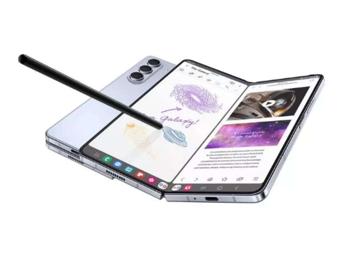 Samsung Galaxy Z Fold 5 5G is available on discount on Amazon Samsung Galaxy Z Fold 5 5G is available on discount on Amazon