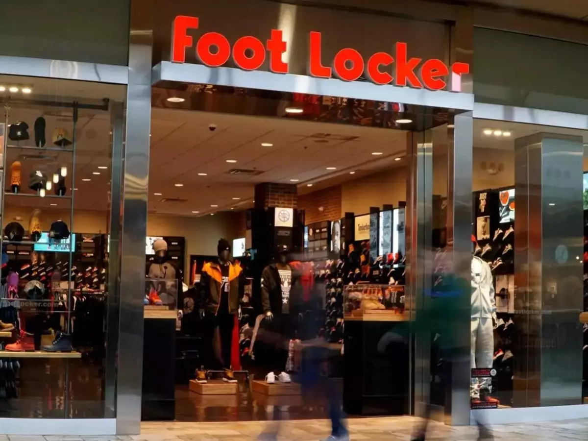 Sneaker Retail Industry Faces Major Shift as Dick¡¯s Sporting Goods Eyes Foot Locker Buyout Sneaker Retail Industry Faces Major Shift as Dick¡¯s Sporting Goods Eyes Foot Locker Buyout
