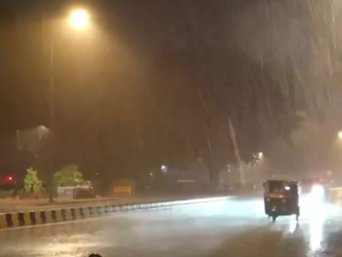 Dust storm and hail lash Delhi-NCR: Flights halted, visibility drops, IMD warns of more weather shifts across region Indiatimes