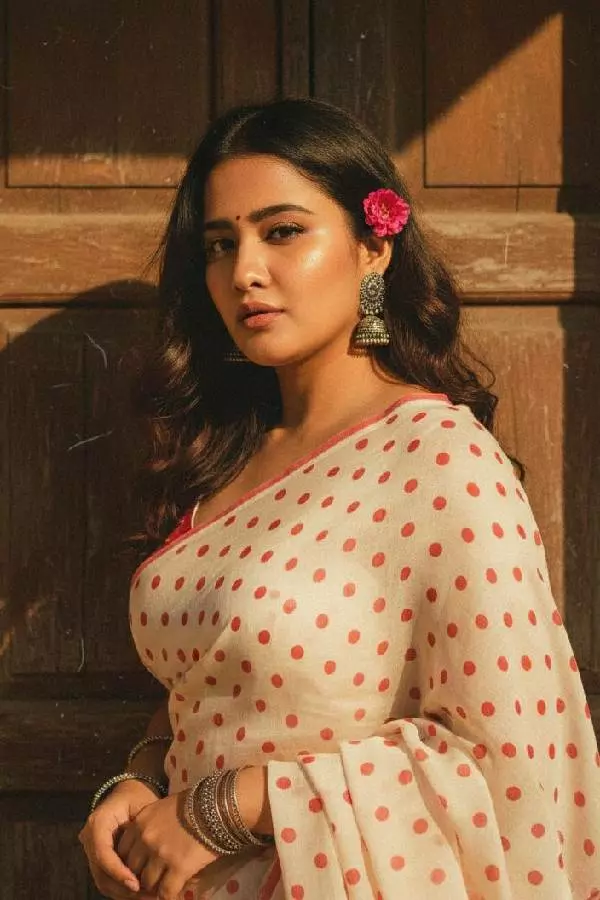 Check list of prompts for Instagram’s vintage saree photo trend | Credit: Instagram/saloniijha Check list of prompts for Instagram’s vintage saree photo trend | Credit: Instagram/saloniijha