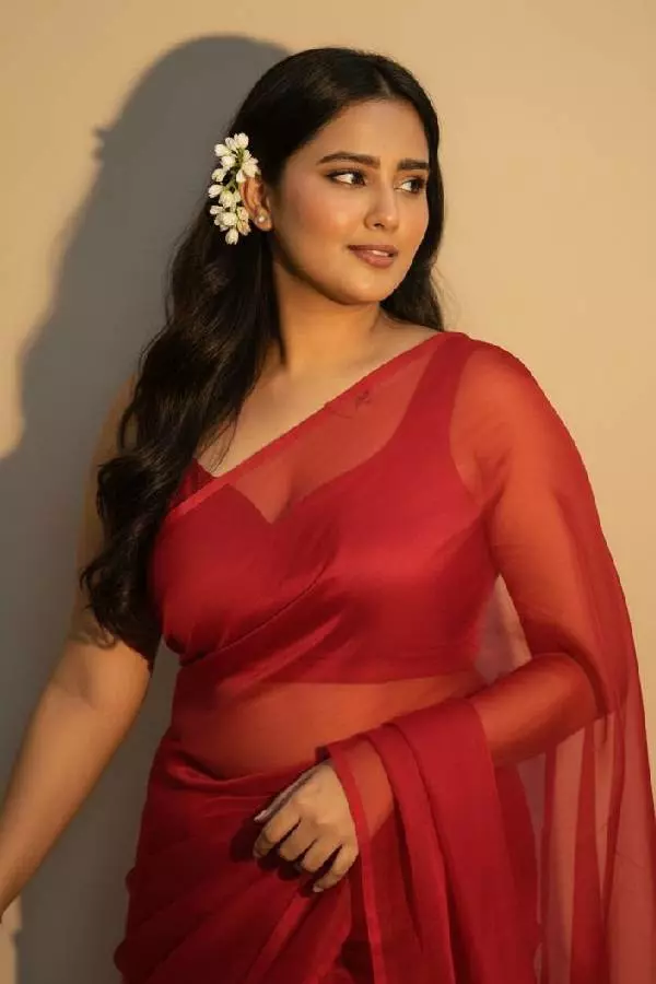 Check list of prompts for Instagram’s vintage saree photo trend | Credit: Instagram/saloniijha Check list of prompts for Instagram’s vintage saree photo trend | Credit: Instagram/saloniijha