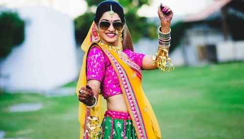 15 Rocking Solo Poses For a Bride with SWAG