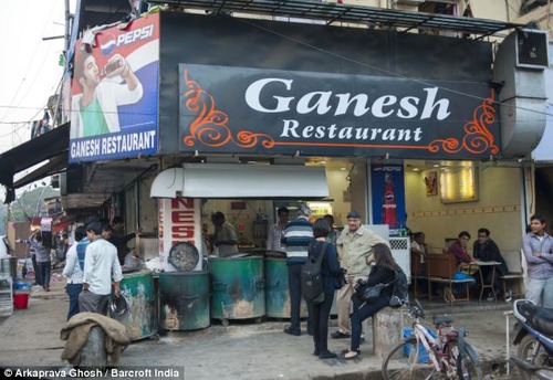 Fish Fry With Bare Hands In Karol Bagh Delhi This Happen Only In