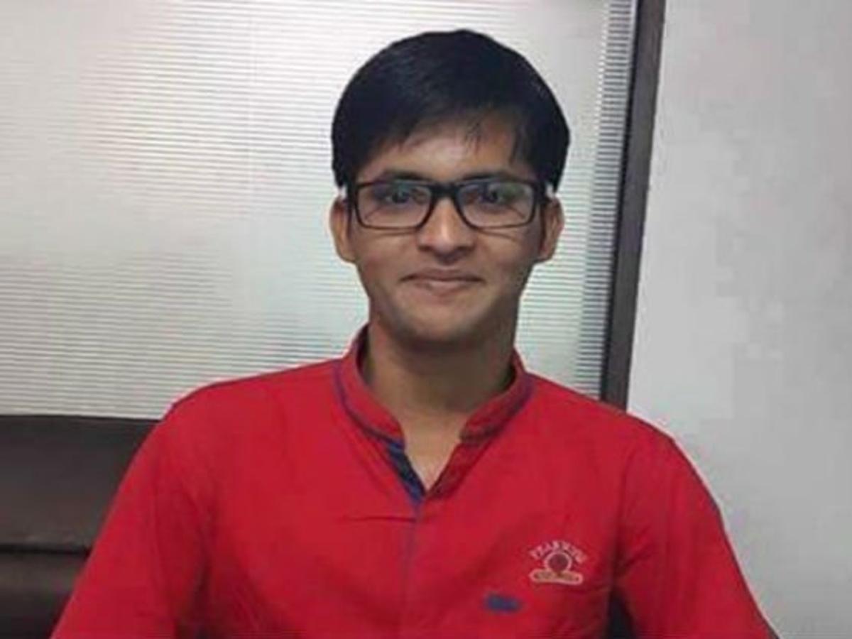 21-year-old Muslim Boy Hides His Identity Till He Cracks The UPSC Exam 21-year-old Muslim Boy Hides His Identity Till He Cracks The UPSC Exam