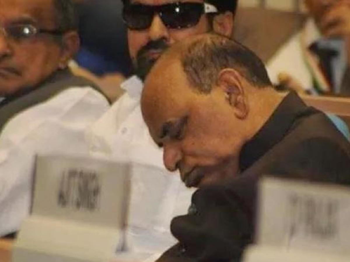Funny Pictures Of Indian Politicians In Parliament Funny Pictures Of Indian Politicians In Parliament
