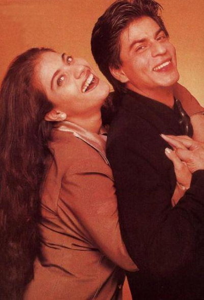 Shahrukh Khan And Kajol Candid Moments Photos shahrukh khan and kajol candid moments