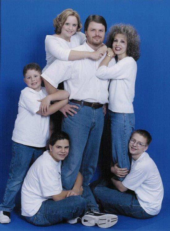 40 Awkward Family Pics That Are Too Hilarious | DeMilked