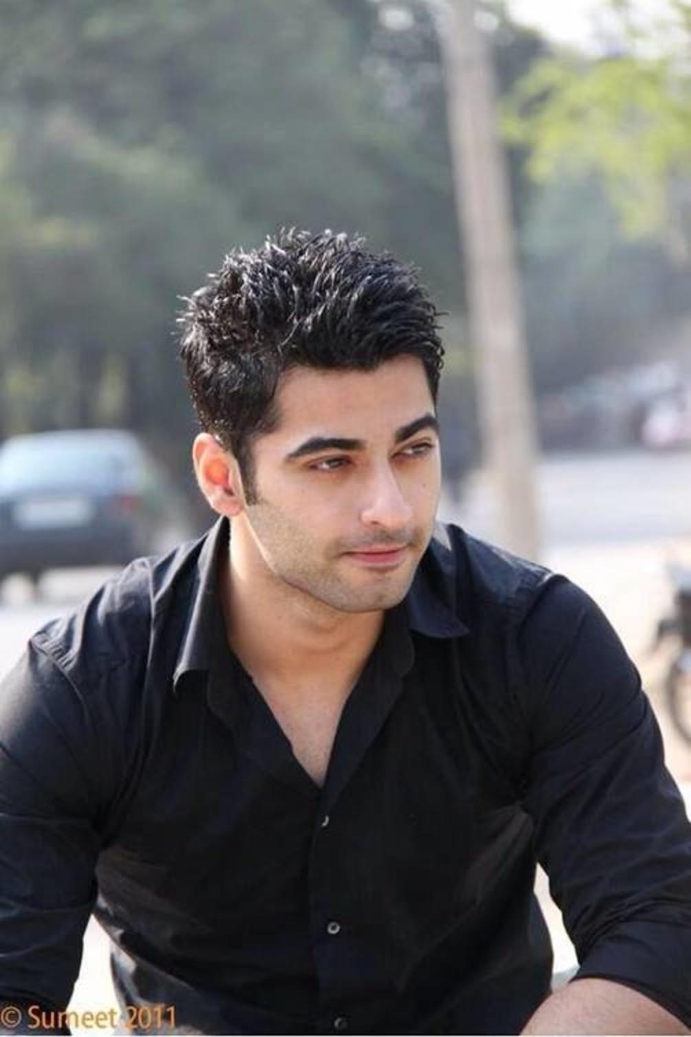 Harshad Arora He is none other than the dashing harshad arora.