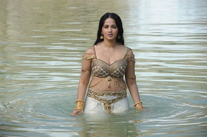 Anushka Shetty S Hottest Pictures Photos