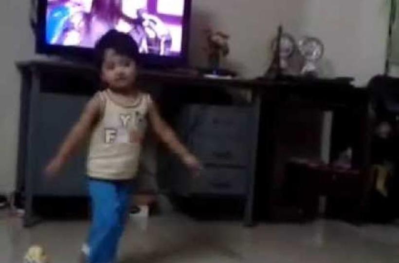 Funny And Cute Little Baby Dance Video In Bollywood Songs In Hindi