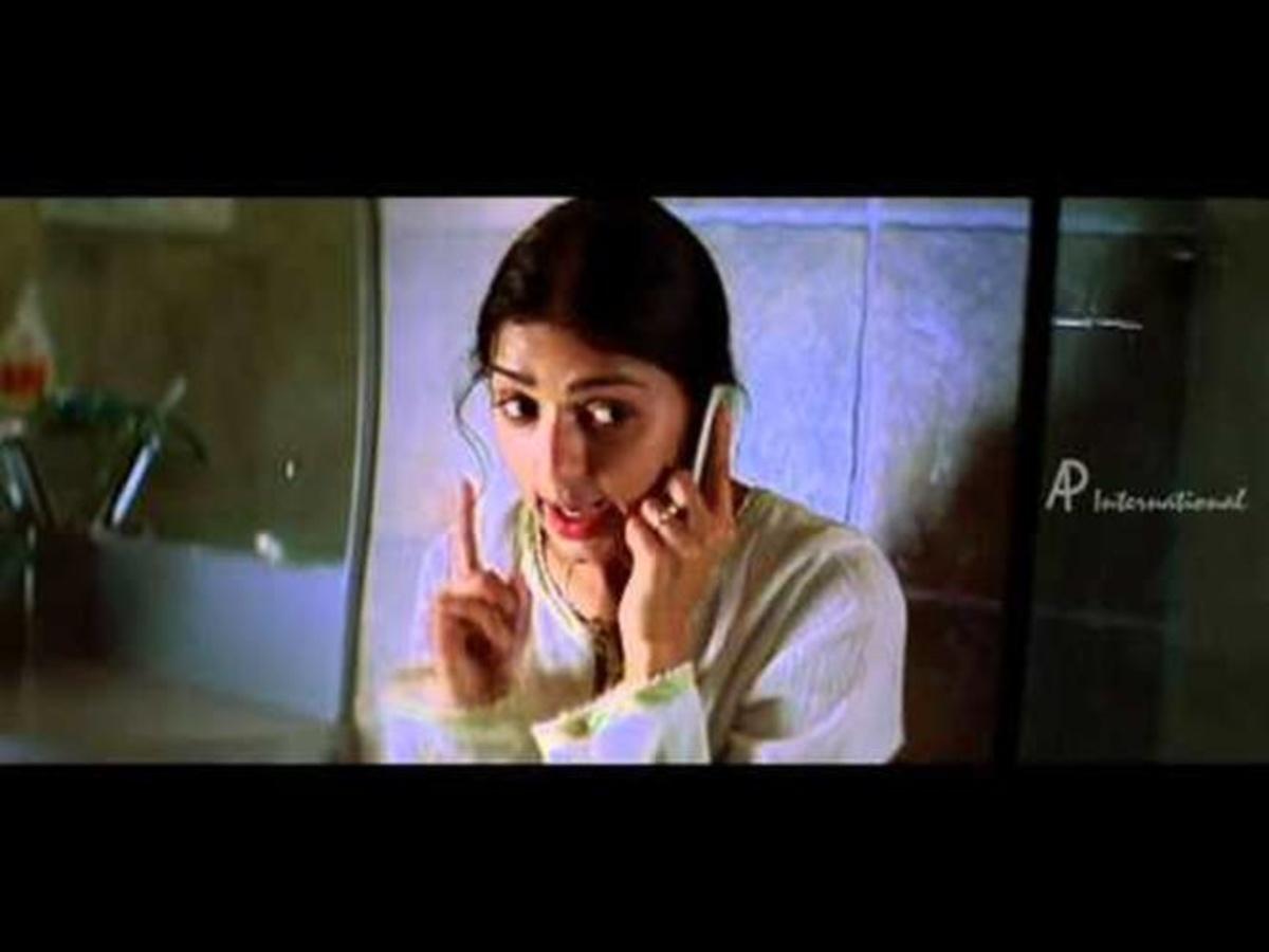 Sillunu Oru Kadhal - Surya-Bhoomika Romantic Talk