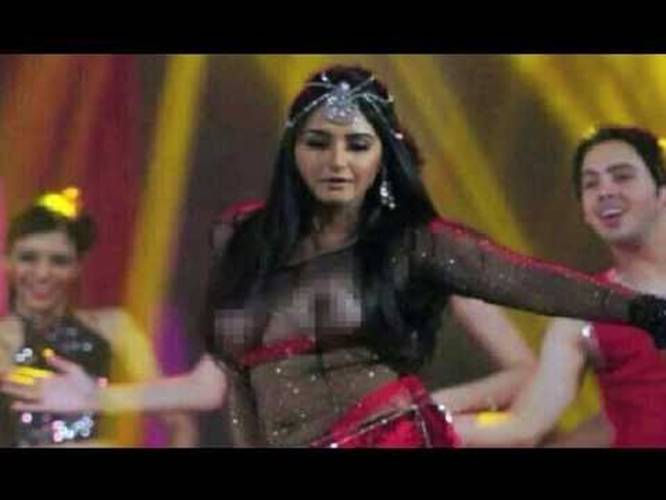 Ragini Dwivedi Wardrobe Malfunction Uncut At Siima Awards