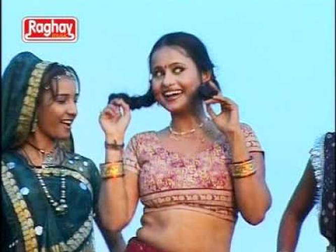 Sola Varasnu Jobaniyo Maru Gujarati Sexy Hot Romantic Dance Video New Song Of 2012 By Kavita Das