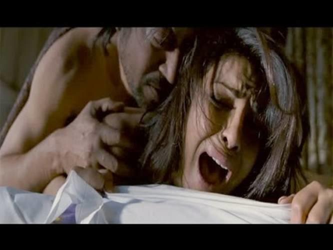 7 Khoon Maaf | Priyanka Chopra HOT Scene With Irfan Khan, Naseeruddin Shah ...