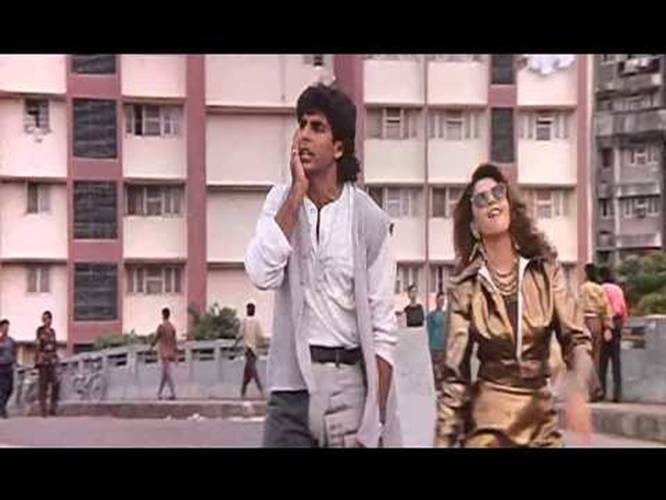 Gore Gore Mukhde Pe Kala Kala Chasma