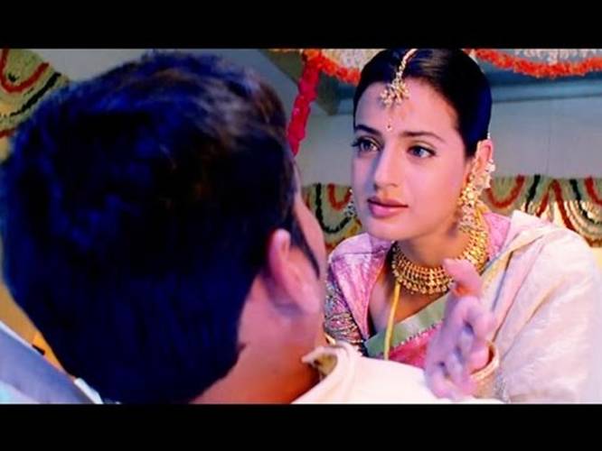 Hot Actress Unseen Videos Amisha Patel Forced Mahesh Babu To Get
