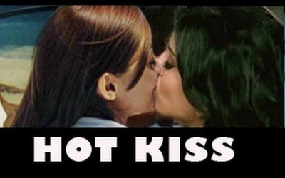 Sunny Leone & Minisha Lamba's HOT LESBIAN KISS