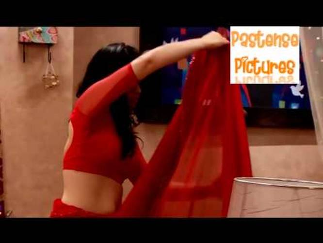 Meri Aashiqui Tum Se Hi Radhika Madan Hot Navel In Red Sari