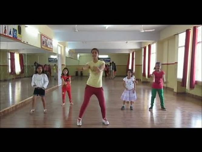 Jabra Fan Dancing For SRK Fan Movie Songs Jabra Dance Performance