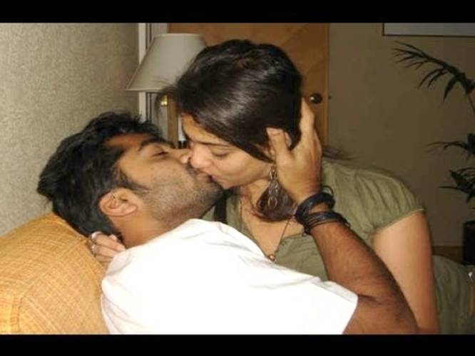 Anushka Sharma And Virat Kohli Kissing Scandal