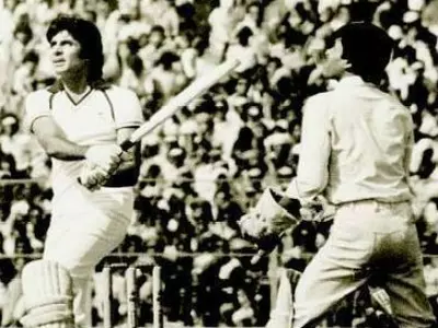 Amitabh Bachchan Plays Cricket