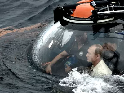 Vladimir Putin Dives Off The Coast Of Annexed Crimea In A Mini Submarine To Explore A Shipwreck