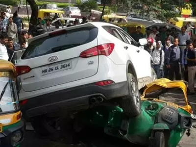 autorickshaw suv collision gurgaon