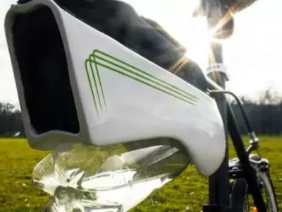 This Device Converts Moisture From Air To Clean, Drinkable Water As You Cycle
