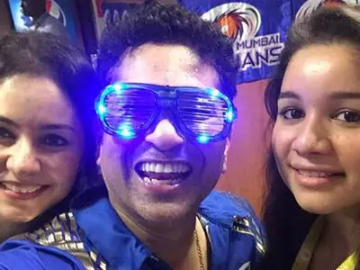 Sachin selfie with wife and daughter