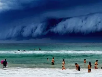 Tsunami Cloud Roll