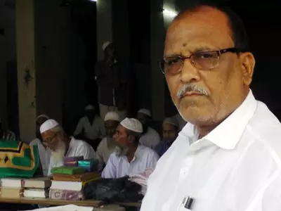 In Mumbai's Bajrang Bali Society, This Hindu Guy Lets Muslims Use His Shop As A Mosque
